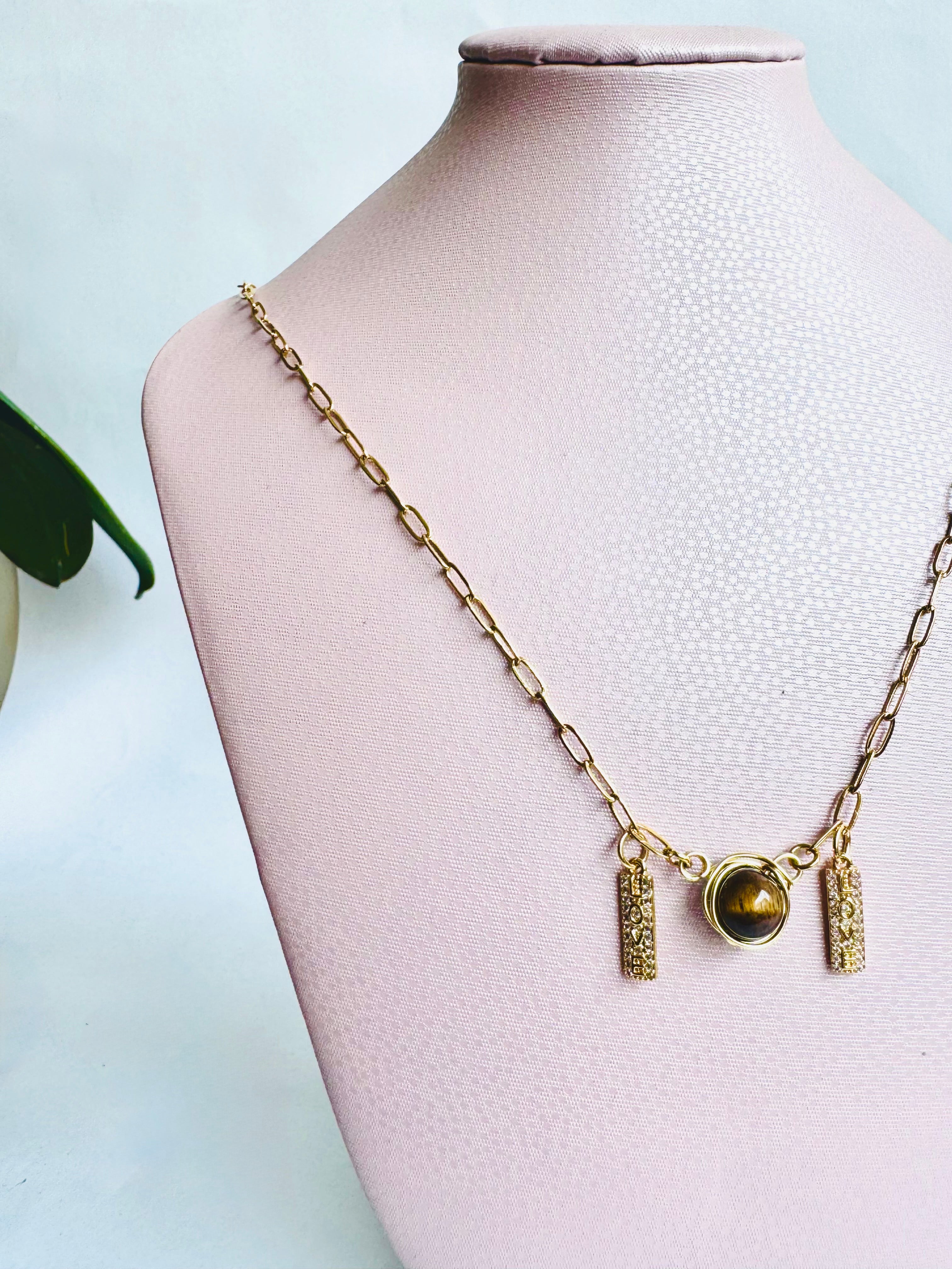 Collar ojo tigre love