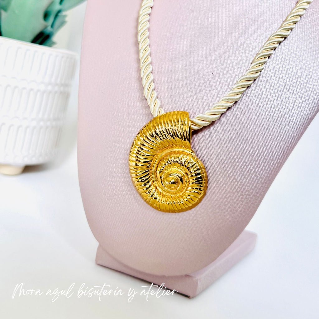 Juego de collar y anillo caracol de verano