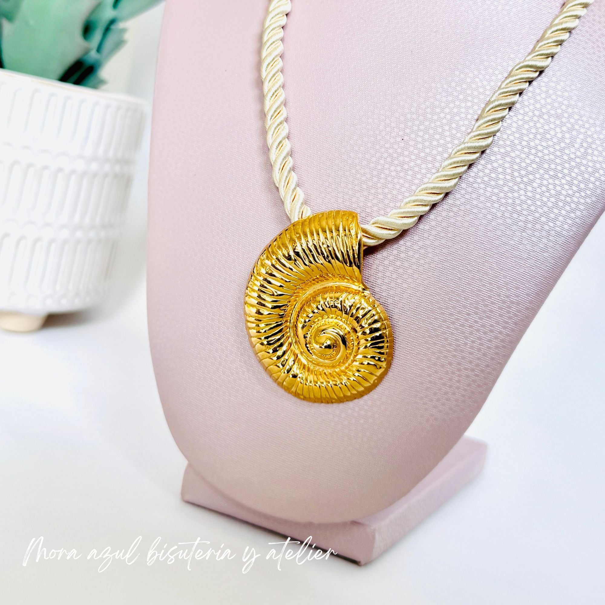 Juego de collar y anillo caracol de verano