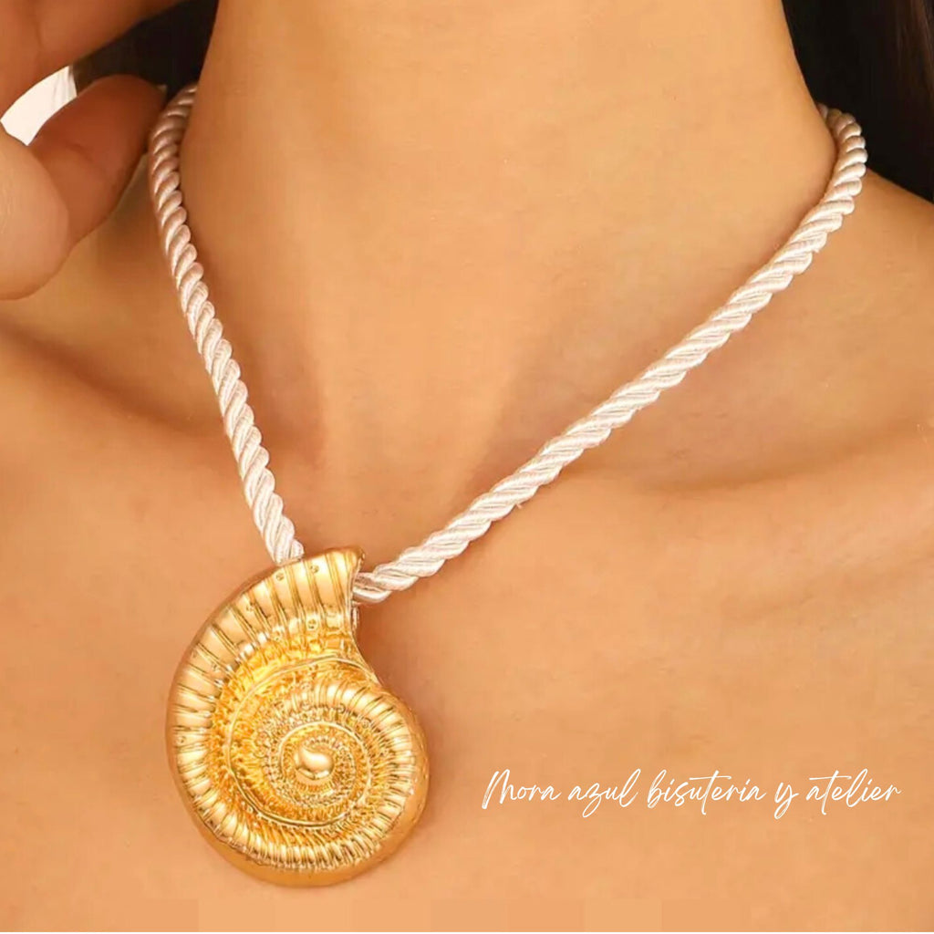 Juego de collar y anillo caracol de verano